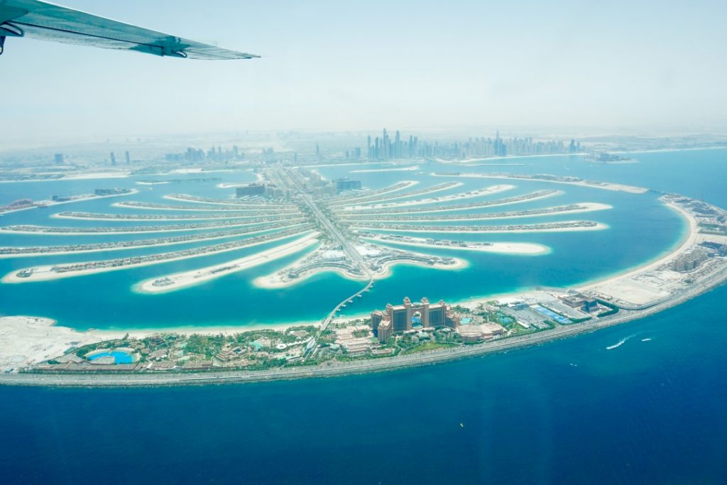 宇宙からも見える 世界最大の人工島 Palm Jumeirah パーム ジュメイラ ドバイ観光情報局 Dubai Luxury World 人気ホテル レストラン