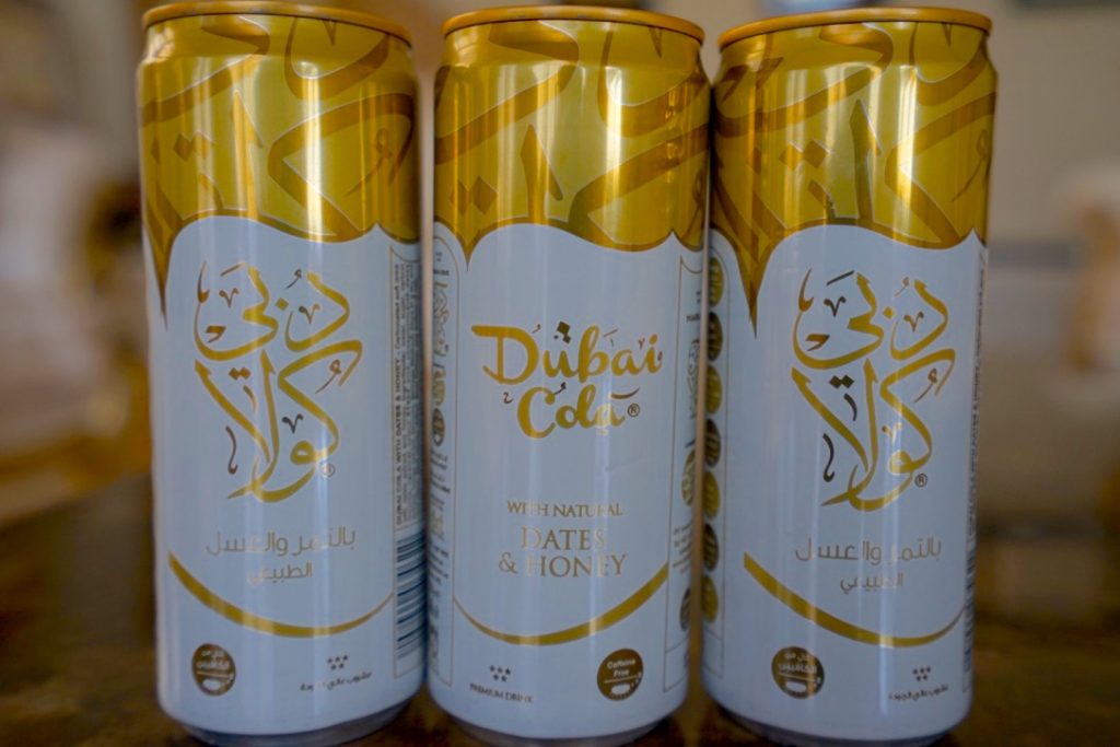 ドバイお土産・ドリンク編】金色！ドバイコーラ｜Dubai Cola | ドバイ